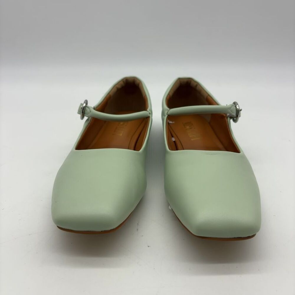 miss left Buckle Flat Shoes